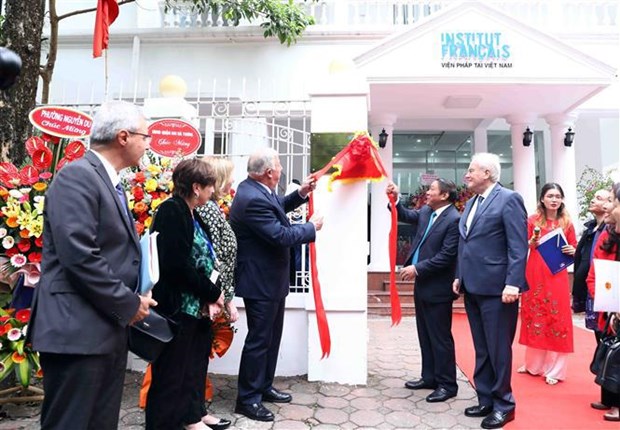 French Senate President inaugurates headquarters of French Institute in Vietnam hinh anh 1