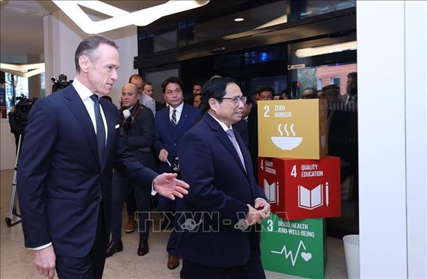 Prime Minister visits Luxembourg Stock Exchange hinh anh 2