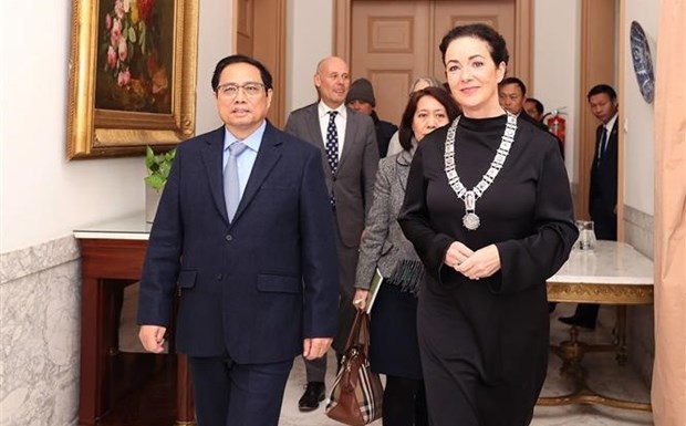 Prime Minister meets Mayor of Amsterdam hinh anh 1