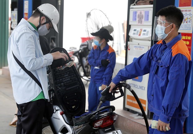 Petrol prices down by 1,500 VND per litre under latest adjustment hinh anh 1