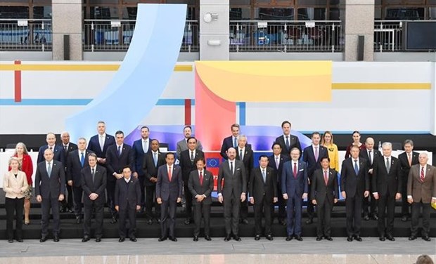 PM attends ASEAN-EU Commemorative Summit hinh anh 1