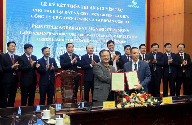 Compal Electronics signs investment agreement in Thai Binh province hinh anh 1