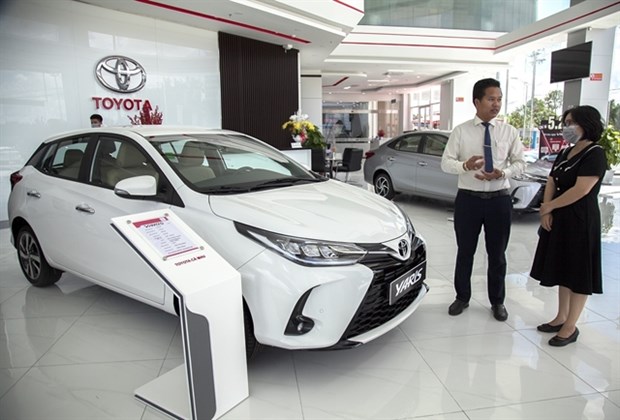 Domestic car market sees sluggish sales in year-end sale season hinh anh 1