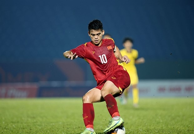Vietnamese midfielder Khuat Van Khang one of stars to watch at AFF Cup hinh anh 1