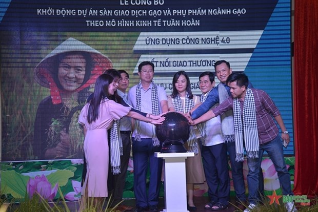 Vietnam's first trading floor on rice and rice by-products launched hinh anh 1