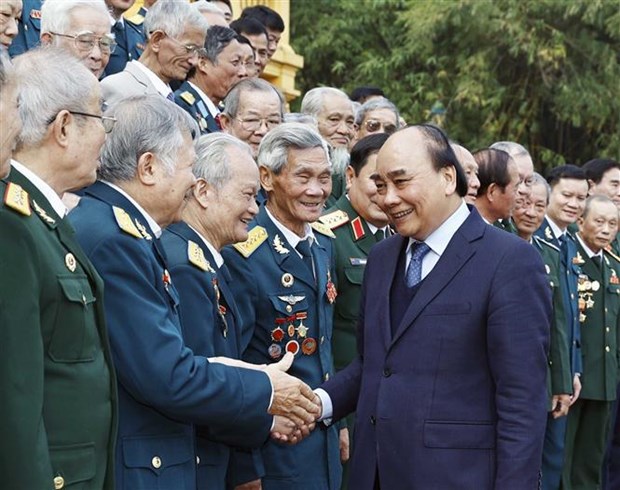 President meets war veterans of Dien Bien Phu in the Air victory hinh anh 1