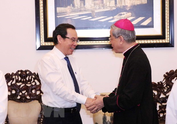 HCM City leader congratulates local Catholics hinh anh 1