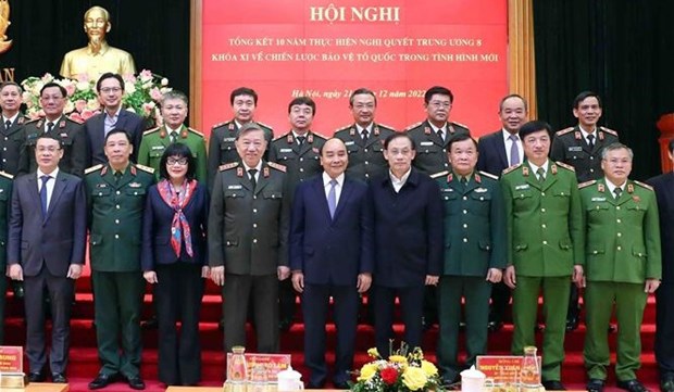 Public security force urged to prevent and push back new challenges in national defence hinh anh 1