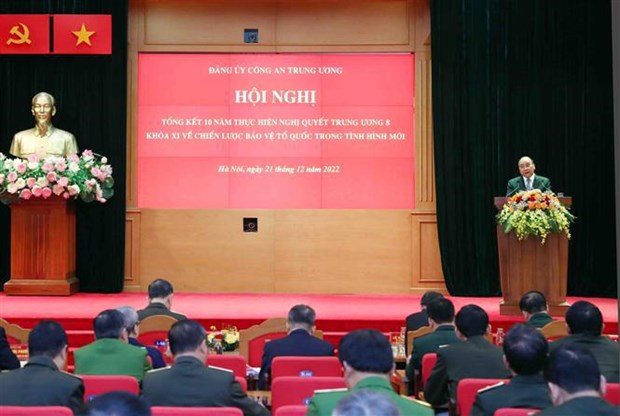 Public security force urged to prevent and push back new challenges in national defence hinh anh 2