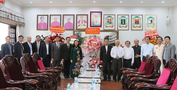 Senior officials visit southern Catholic, Protestant followers ahead of Christmas hinh anh 2