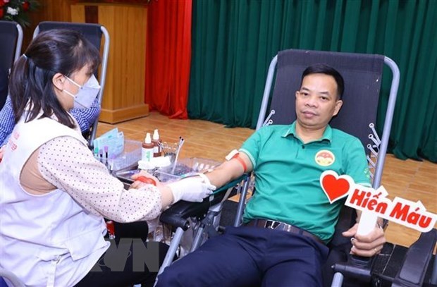 Vietnam aims to collect 1.47 million units of blood next year hinh anh 1
