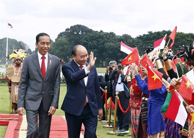 Indonesian President hosts welcome ceremony for President Nguyen Xuan Phuc hinh anh 2