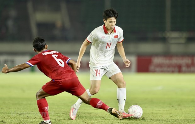 AFF Cup: Vietnam has good start with 6-0 victory against Laos hinh anh 1