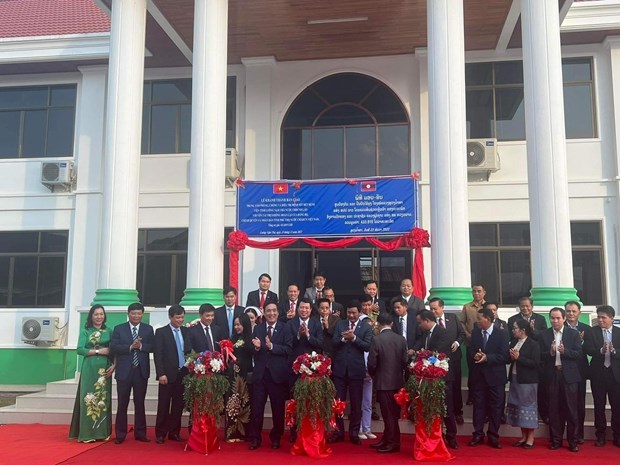 Phu Tho province hands over anti-malaria centre to Lao locality hinh anh 1
