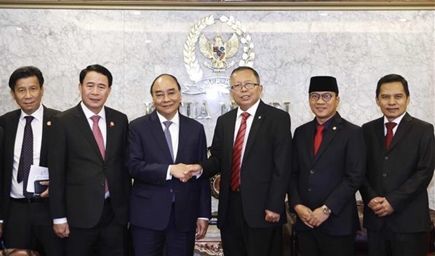 President meets Indonesian leaders in Jakarta hinh anh 2