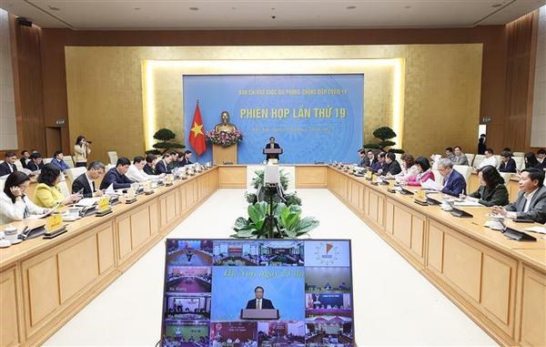 PM chairs meeting of steering committee for COVID-19 prevention and control hinh anh 2