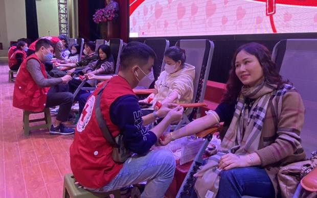 Over 1,000 people join Thanh Hoa’s voluntary blood donation drive hinh anh 1