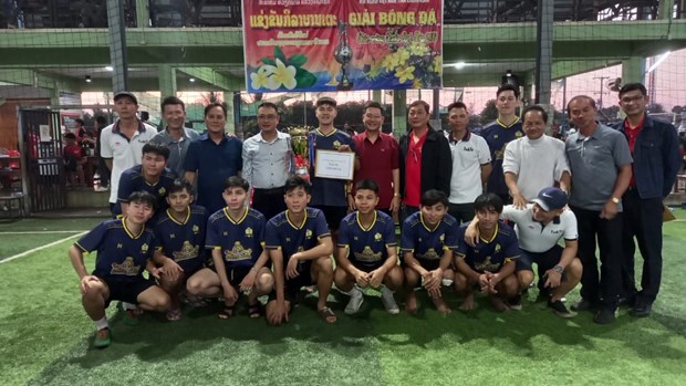 Football tournament for OVs in Laos wraps up hinh anh 1