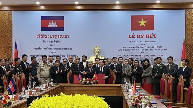 Vietnamese, Cambodian localities deepen cooperation hinh anh 1