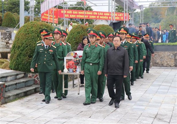 Reburial ceremony held for remains of Vietnamese martyrs repatriated from Laos hinh anh 1