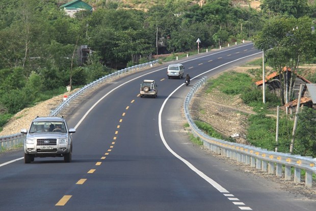 PM urges speeding up implementation of major expressway projects hinh anh 1