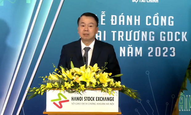 Official believes in strong rebound of stock market hinh anh 2