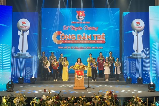 HCM City honours 12 outstanding young citizens hinh anh 1