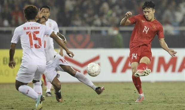 AFF Cup 2022: Vietnam crush Myanmar 3-0, advance to semifinal hinh anh 1
