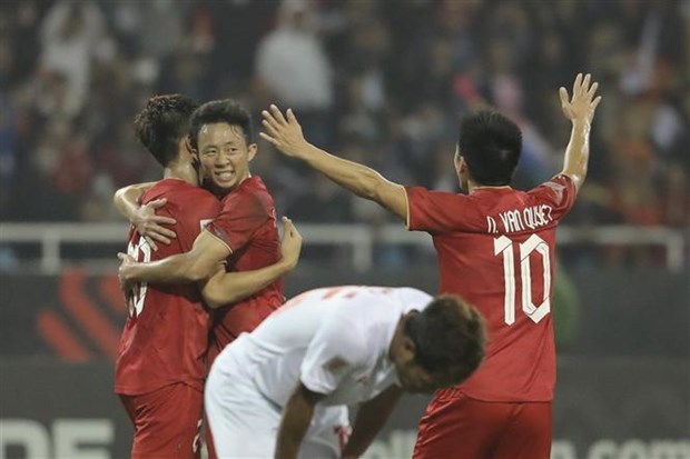 AFF Cup 2022: Vietnam crush Myanmar 3-0, advance to semifinal hinh anh 3
