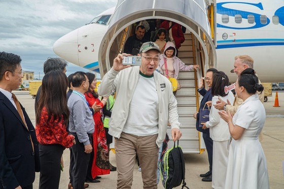 Over 3,600 foreign visitors arrive in Khanh Hoa in first two days of 2023 hinh anh 1