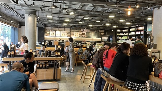 Starbucks commits to expanding in Vietnam with 100th-store plan hinh anh 1