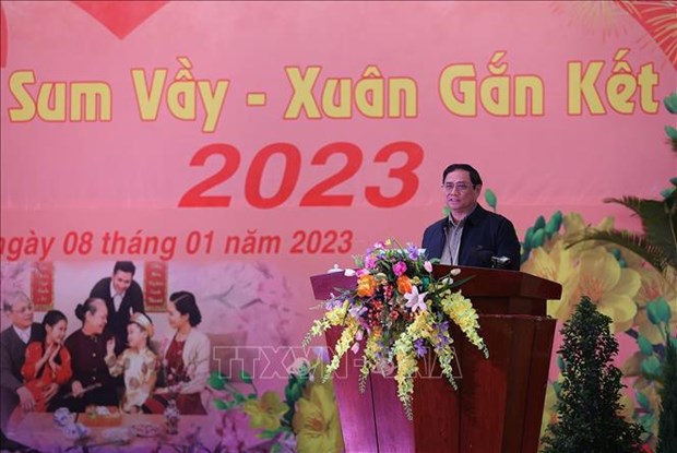 PM conveys New Year wishes to workers in Phu Yen hinh anh 1
