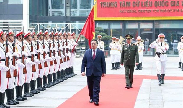 PM congratulates public security's Logistics-Engineering force on traditional day hinh anh 1
