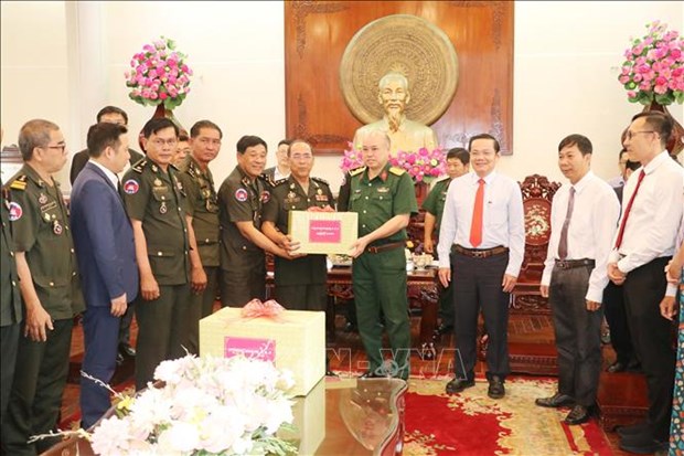 Cambodian delegations pay Tet visits to Vietnamese localities hinh anh 1