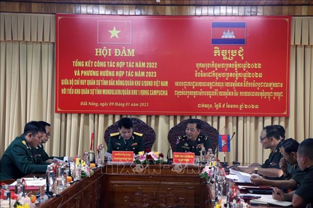 Dak Nong steps up military, defence ties with Mondulkiri of Cambdia hinh anh 1
