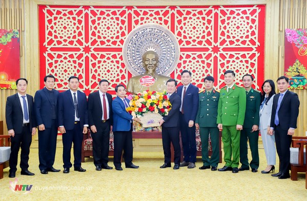 Lao localities, agencies extend Tet greetings to Nghe An hinh anh 1