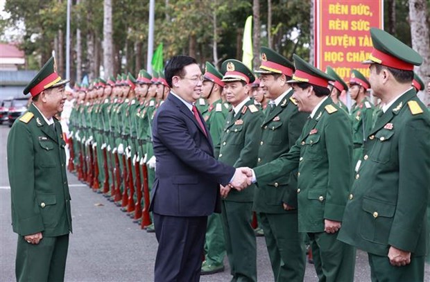 NA leader pays pre-Tet visit to armed forces of An Giang province hinh anh 1