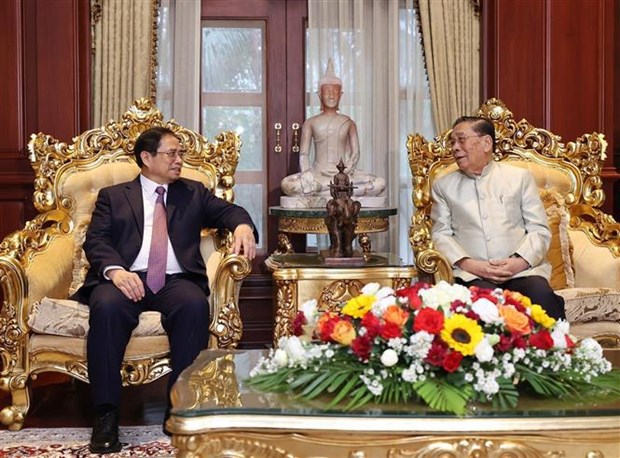 PM Pham Minh Chinh visits former leaders of Laos hinh anh 1