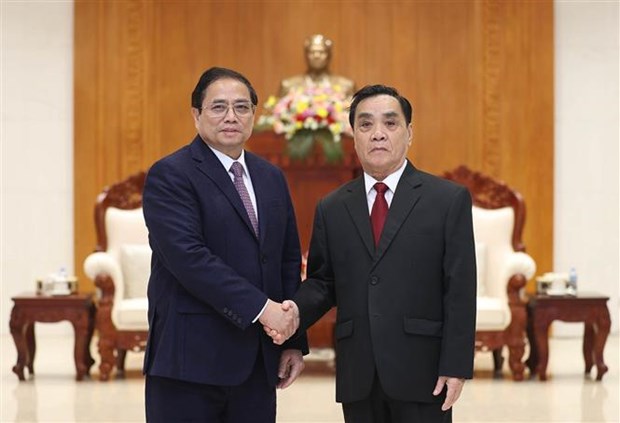 PM Pham Minh Chinh visits former leaders of Laos hinh anh 2