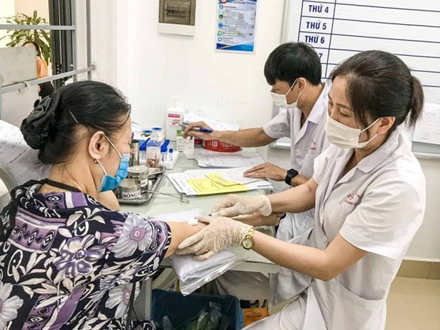 Hanoi develops human resources for health sector hinh anh 1
