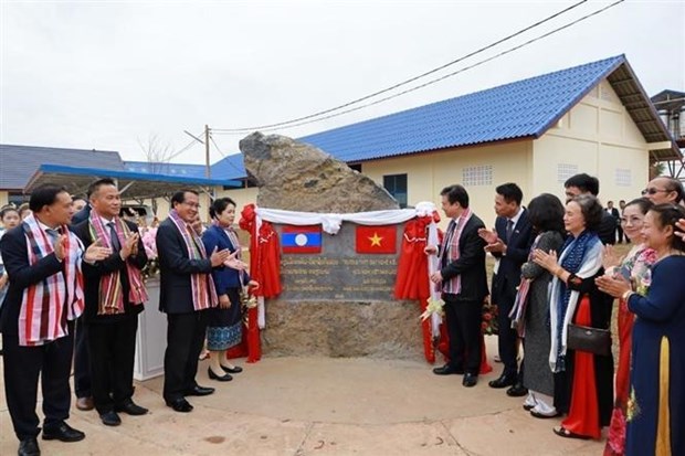 Vietnam-funded vocational school handed over to Laos hinh anh 1