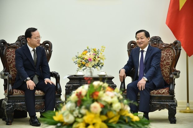 Deputy PM advises Samsung to invest more in Vietnam hinh anh 1
