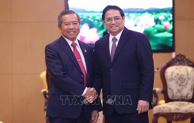 PM’s Lao visit brings fresh air to Vietnam - Lao relations: Friendship association chairman hinh anh 1