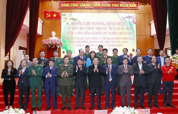 NA Chairman pays pre-Tet visit to northern border province of Lao Cai hinh anh 2