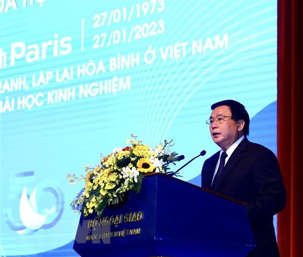 Symposium talks significance, lessons of Paris Peace Accords hinh anh 2