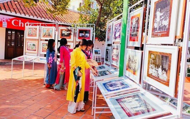 Exhibition on Party, President Ho Chi Minh opens in Binh Thuan hinh anh 1