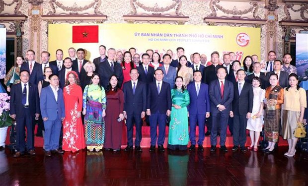 HCM City leaders meets diplomatic corps, foreign businesses hinh anh 1