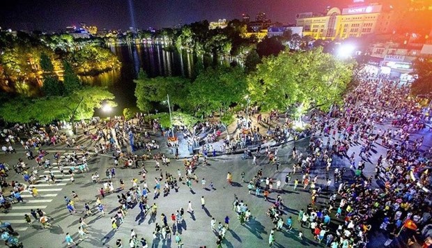 Activities in pedestrian space in Hanoi's heart suspended during Tet hinh anh 1