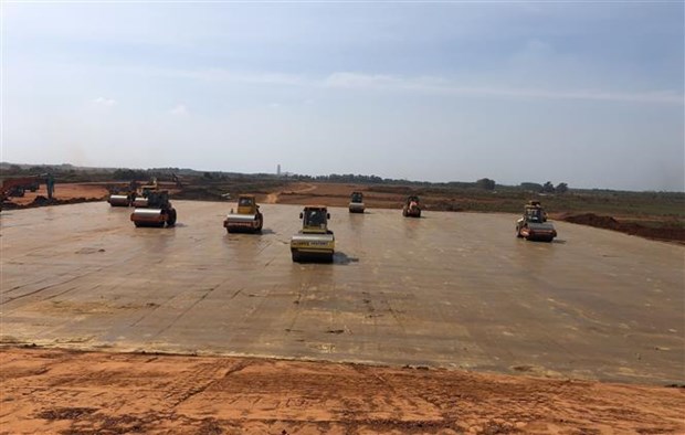 Workers still on shift for Long Thanh airport construction during Tet hinh anh 2