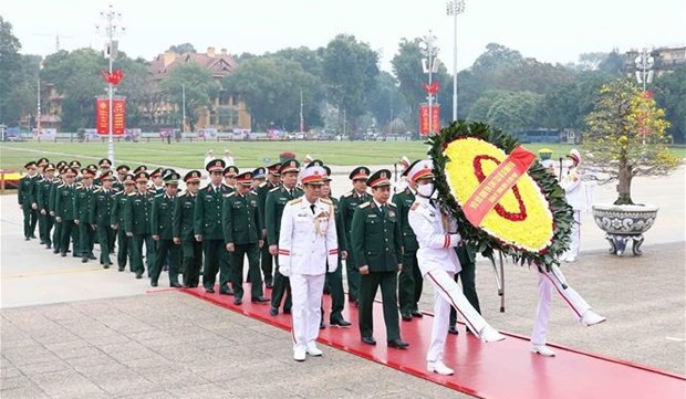 Leaders pay tribute to President Ho Chi Minh on Tet occasion hinh anh 3